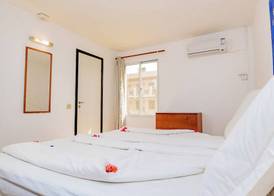 Bungalow Beach Hotel 3