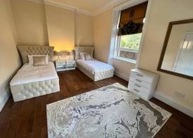 3 Bed - Sleeps 7 - Free Parking - Central Location 2
