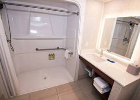 Holiday Inn Express & Suites HINTON by IHG 4