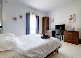 Modern 1BR Apartment Steps From the Promenade 2
