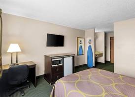 Super 8 by Wyndham Jefferson 5