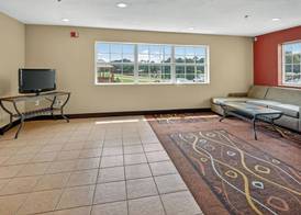 HomeTown Inn & Suites 4