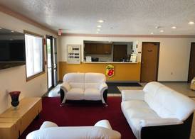 Super 8 by Wyndham Front Royal Near Shenandoah National Park 2