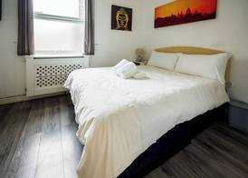 Ensuite1 Woodhouse private bath 2kitchen 4