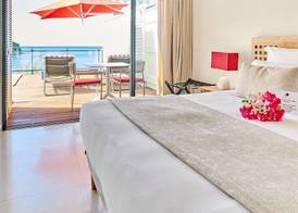 LES GALETS ROUGES LODGES & SPA 4
