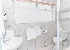 Mouille Point Studio Apartment with stunning view 4