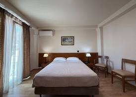 Hotel ΑΤΗΙΝΑ 5