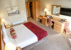 Belmore Court & Motel 5