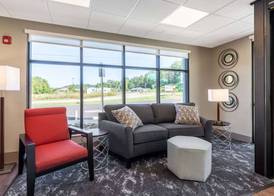 Econo Lodge Dayton North 4