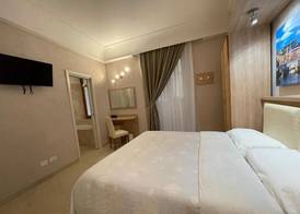 S.P.Q.R. Suite 3