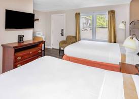 Travelodge by Wyndham Great Barrington Berkshires 5