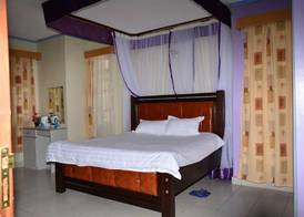 Tommy's Lounge Apartments 2