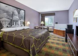 Super 8 by Wyndham Sweet Springs 5
