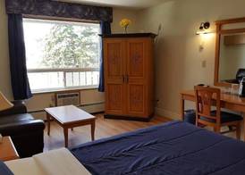 Pines Motel 4