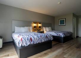 Colonial Brick Inn & Suites 5