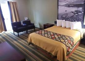 Jolly Roger Inn & Resort 5