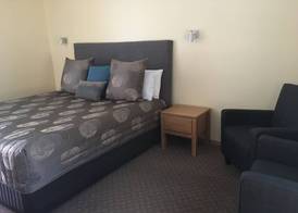 AAt 28 Goldsmith Motel 4