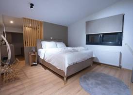 THE ROOMS 5