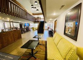 Howard Johnson by Wyndham Branson Theatre District 5