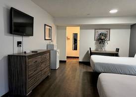 Siegel Slots and Suites 5