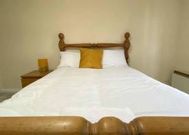 Remarkable 2-bed Apartment in Glasgow 4