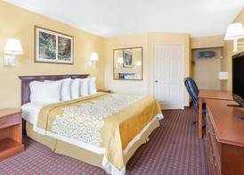 Howard Johnson by Wyndham Orlando International Drive 3