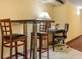Quality Inn & Suites Pittsburgh Harmarville 5