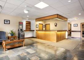 Days Inn by Wyndham Hinton 3