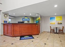 Days Inn by Wyndham Utica 3