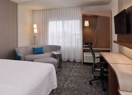 Courtyard by Marriott Toledo North 5