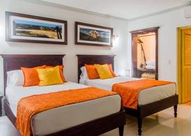 Hotel E La Calesa 5
