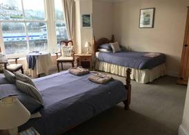 Bridgeside Guest House 5