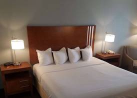 SureStay Hotel by Best Western Hollister 5