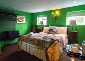 The lion hotel 4