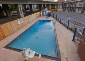 Super 8 by Wyndham Downtown / Alamo 3
