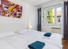 Modern 2bdr Apartment in Old Town- Best Location 3