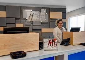 Holiday Inn Express & Suites MILWAUKEE - BROOKFIELD by IHG 2