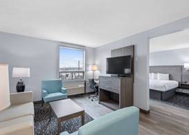 Emerald Hotel & Suites Calgary Airport 5