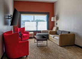 Holiday Inn Express & Suites YORKVILLE by IHG 5