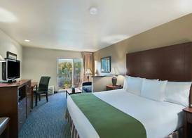 Oxford Suites Yakima 4