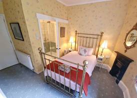 Cambus O' May Traditional Highland Hotel 4