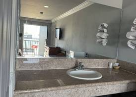 Hiland Motel 5