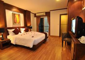 Hemingway's Hotel 5
