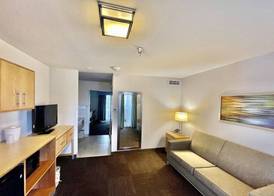 Red Roof PLUS+ & Suites Tampa - Busch Gardens 3