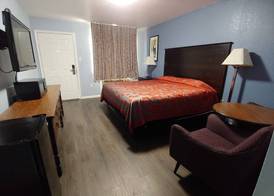 Brooks City Executive Inn 3