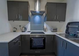 Captivating 1-Bed apartment Merthyr Tydfil - 3