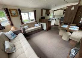 Cabin Sleeps 6 with Garden and Pets Welcome 4