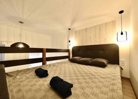 Cute gallery apartment close to the Basilica, Queen 4