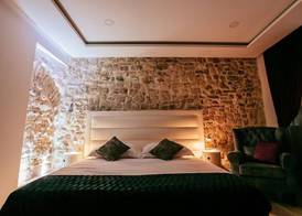 Get Split Luxury Apartment 5