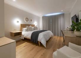 Hide-Away Guest House 5